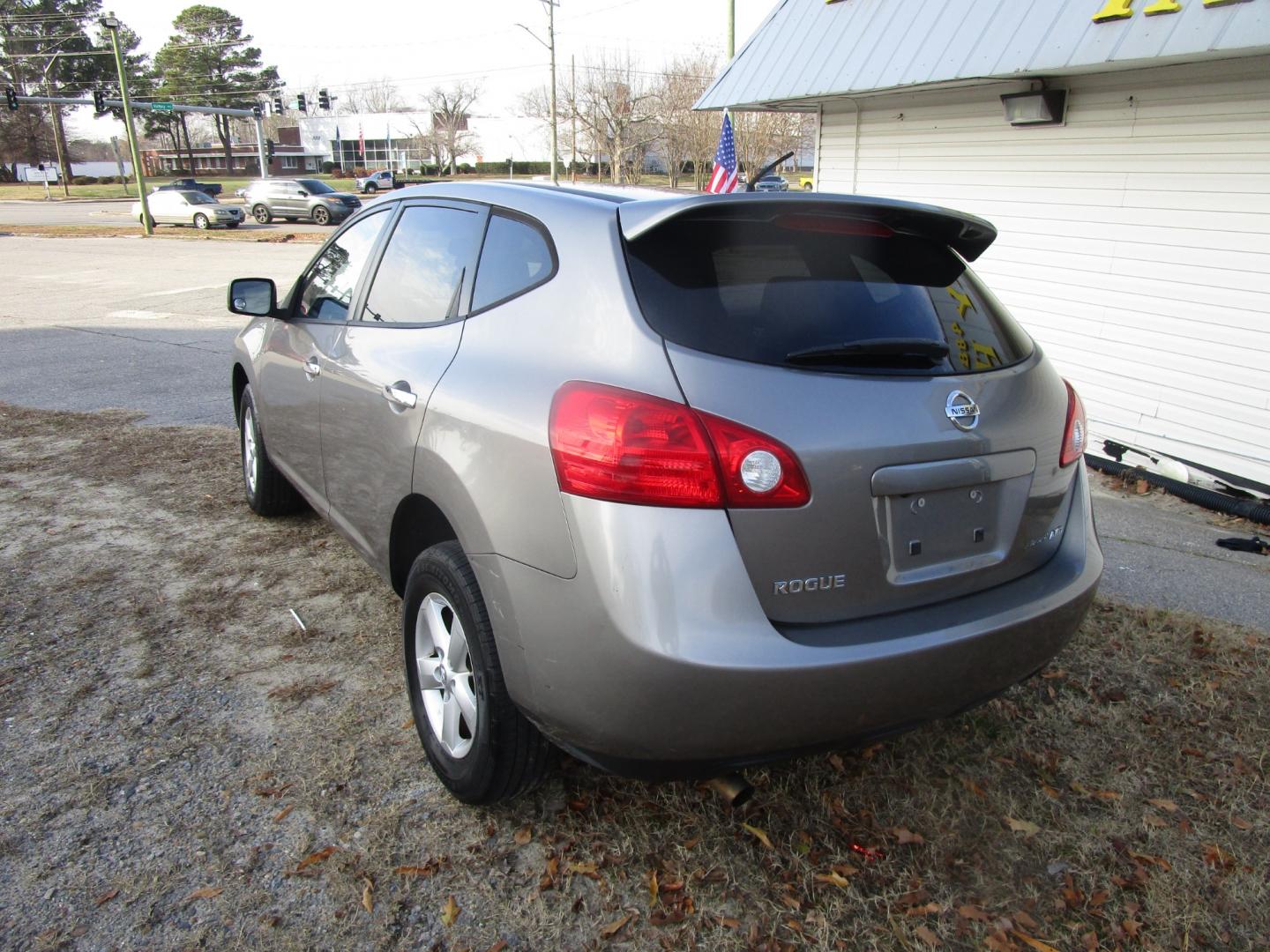 2010 Gray Nissan Rogue S AWD (JN8AS5MV6AW) with an 2.5L L4 DOHC 16V engine, CVT transmission, located at 2553 Airline Blvd, Portsmouth, VA, 23701, (757) 488-8331, 36.813889, -76.357597 - Down Payment: $799 Weekly Payment: $100 APR: 23.9% Repayment Terms: 42 Months ***CALL ELIZABETH SMITH - DIRECTOR OF MARKETING @ 757-488-8331 TO SCHEDULE YOUR APPOINTMENT TODAY AND GET PRE-APPROVED RIGHT OVER THE PHONE*** - Photo#9